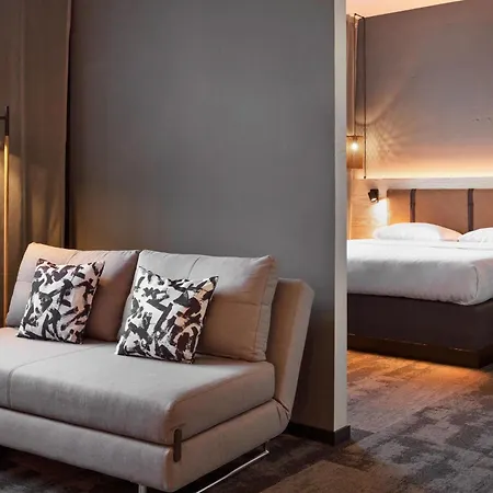 Moxy South Hotel