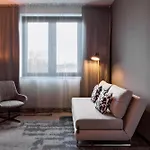 Moxy South 4*