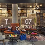 Moxy South 4*