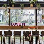 Moxy South Otel 4*