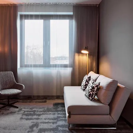 Moxy South 4*