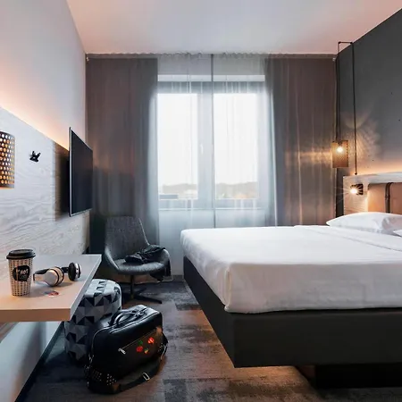 Moxy South Hotel 4*