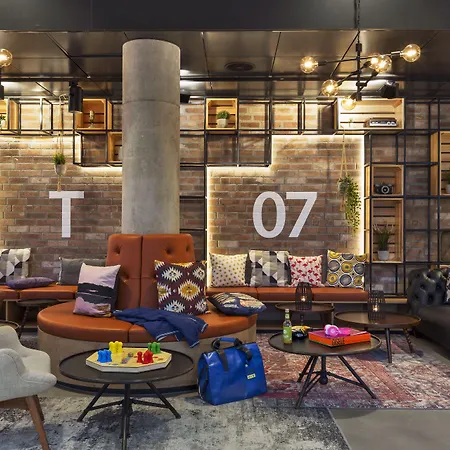 Moxy South 4*