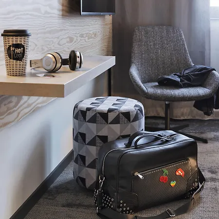 Moxy South Hotel