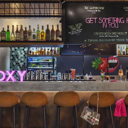 Moxy South 4*