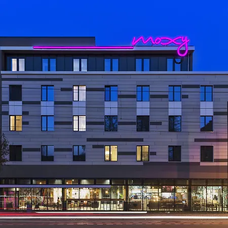 Otel Moxy South 4*