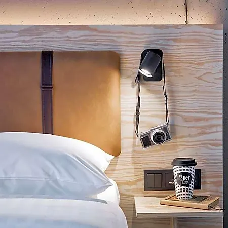 Moxy South Otel 4*