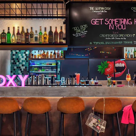 Moxy South 4*