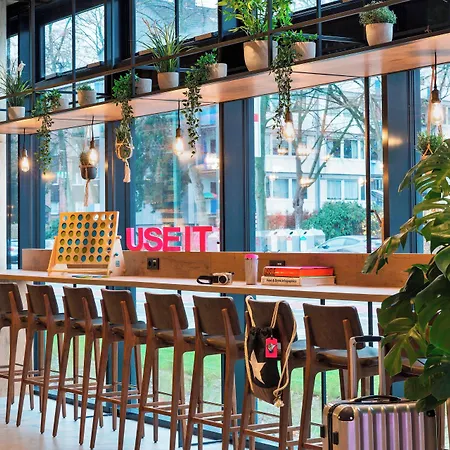 Otel Moxy South 4*