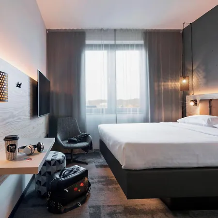 Otel Moxy South 4*
