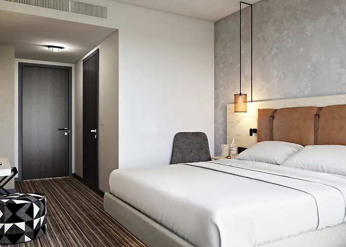 فندق Moxy South 3*